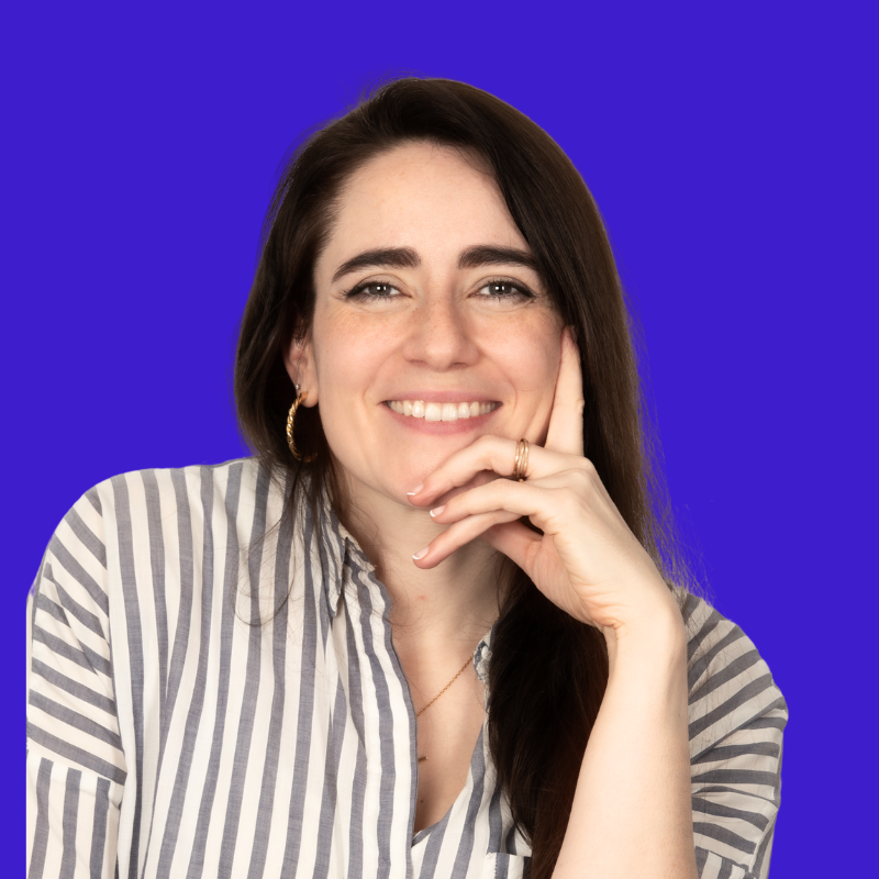 Photo Emilie M sur fond bleu