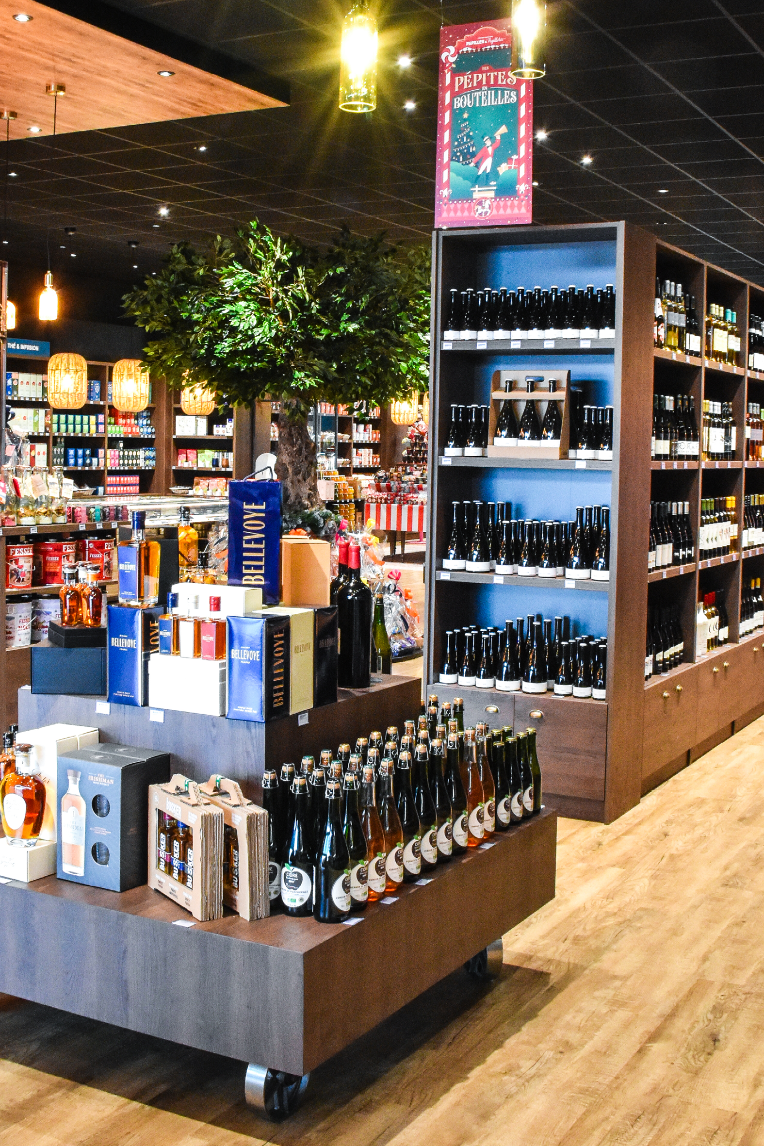 Entrée de magasin vendant des produits alimentaires