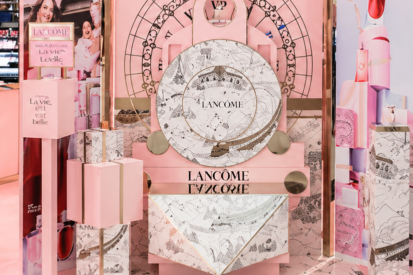 Stand holiday lancome par Emilie Miquelestorena consultante merchandising Another retail