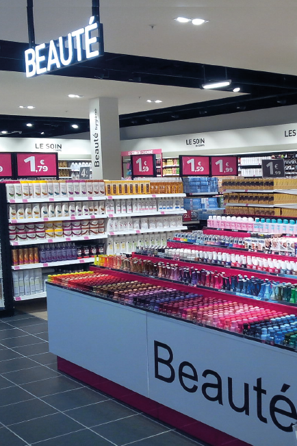 Intérieur de magasin hygiène beauté